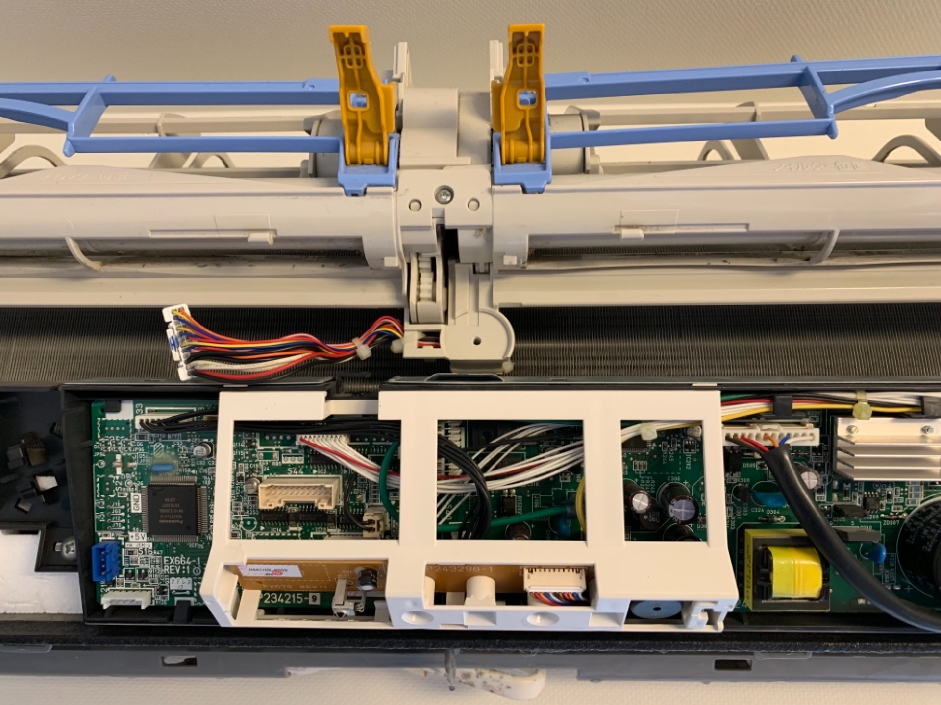浦安市にてダイキンのお掃除機能付きエアコンクリーニング