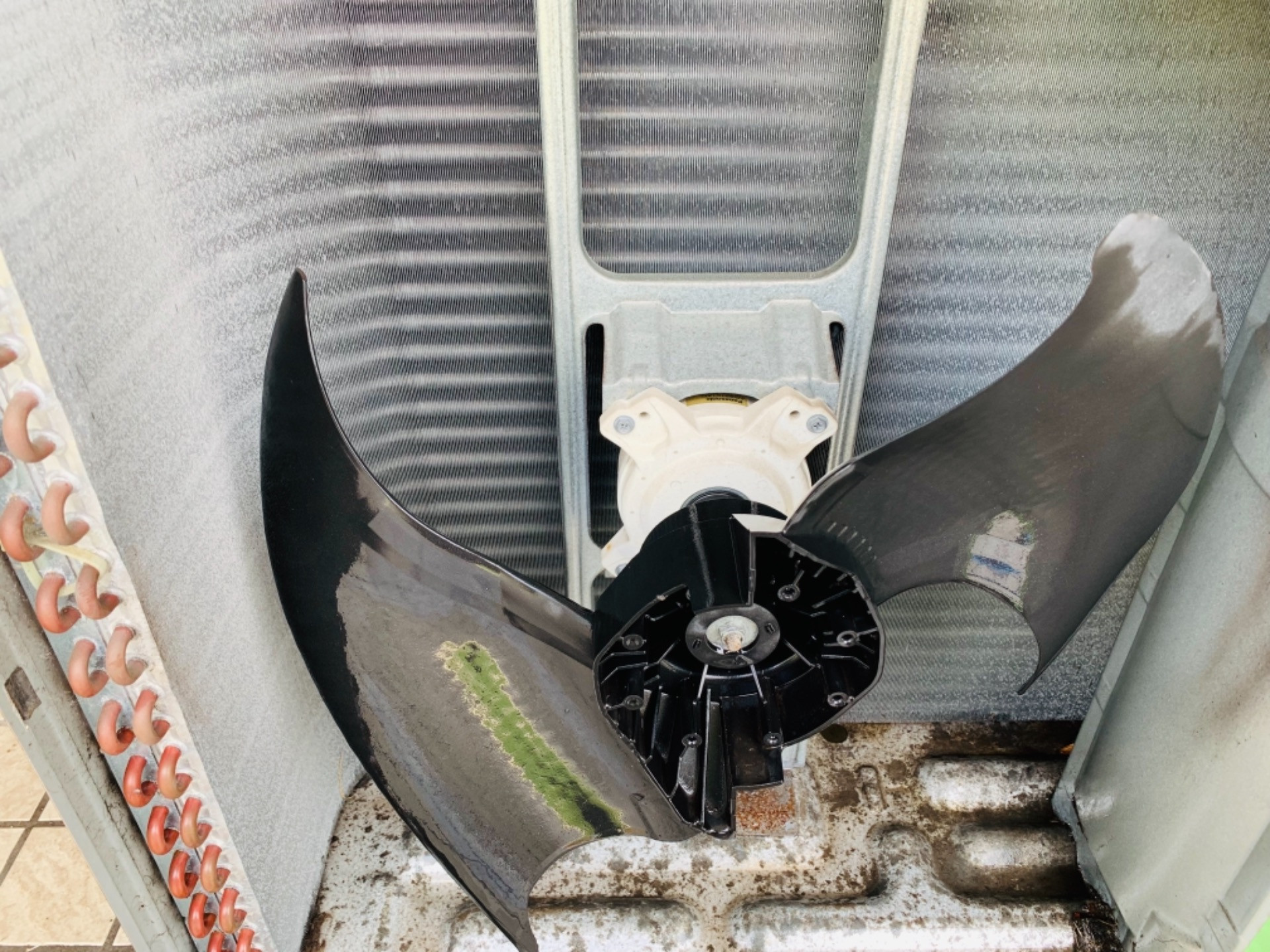 室外機の洗浄が必要な場合もございます！千葉市のエアコンクリーニング