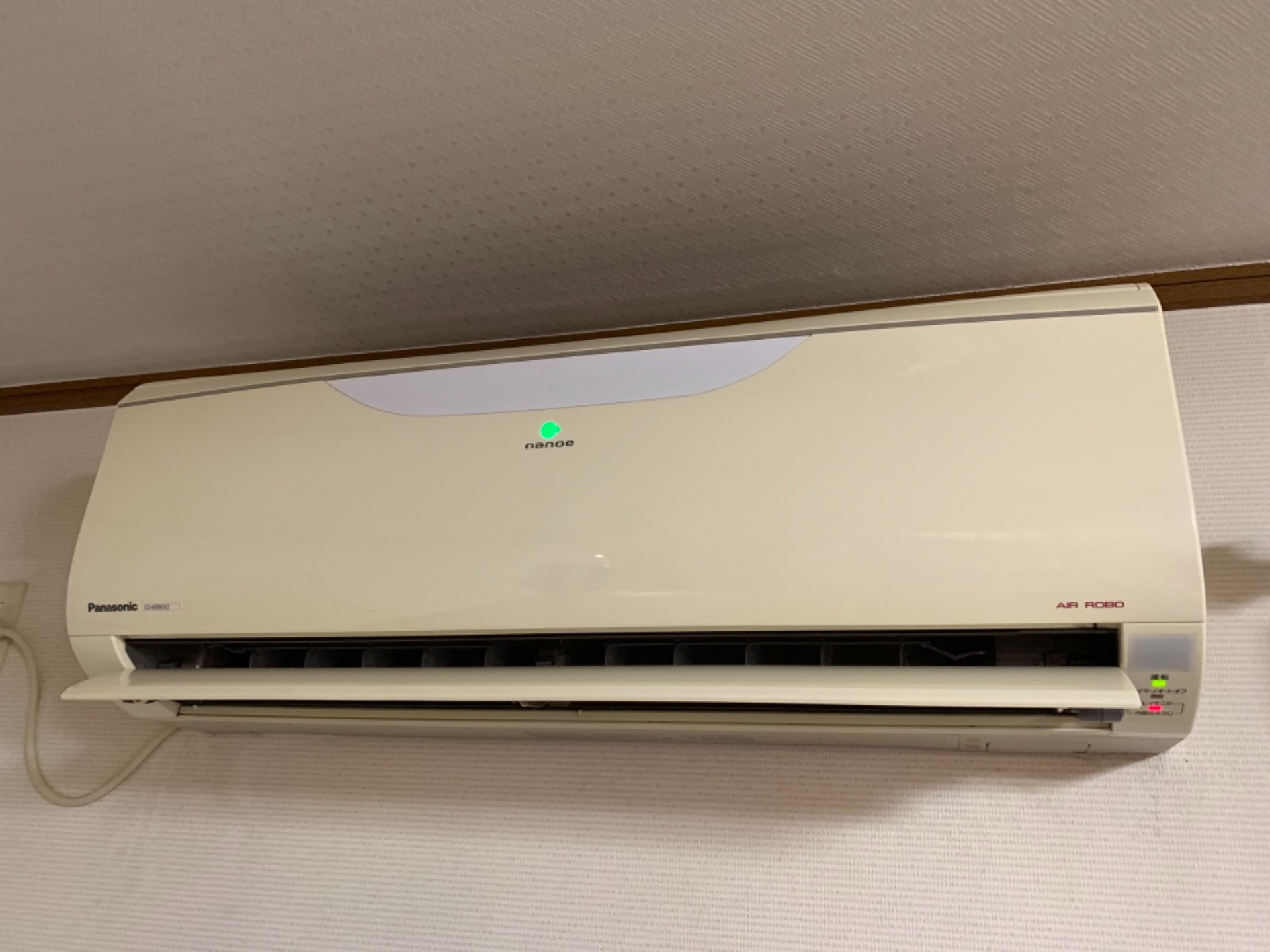 千葉市美浜区でパナソニックのお掃除機能付きエアコンのお掃除です