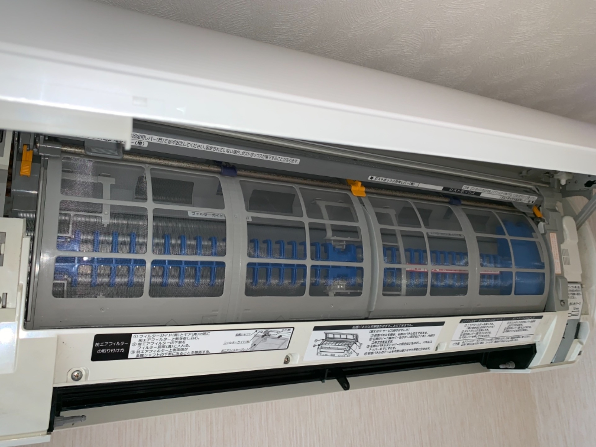 千葉市花見川区にて東芝のお掃除機能付きエアコンクリーニングです