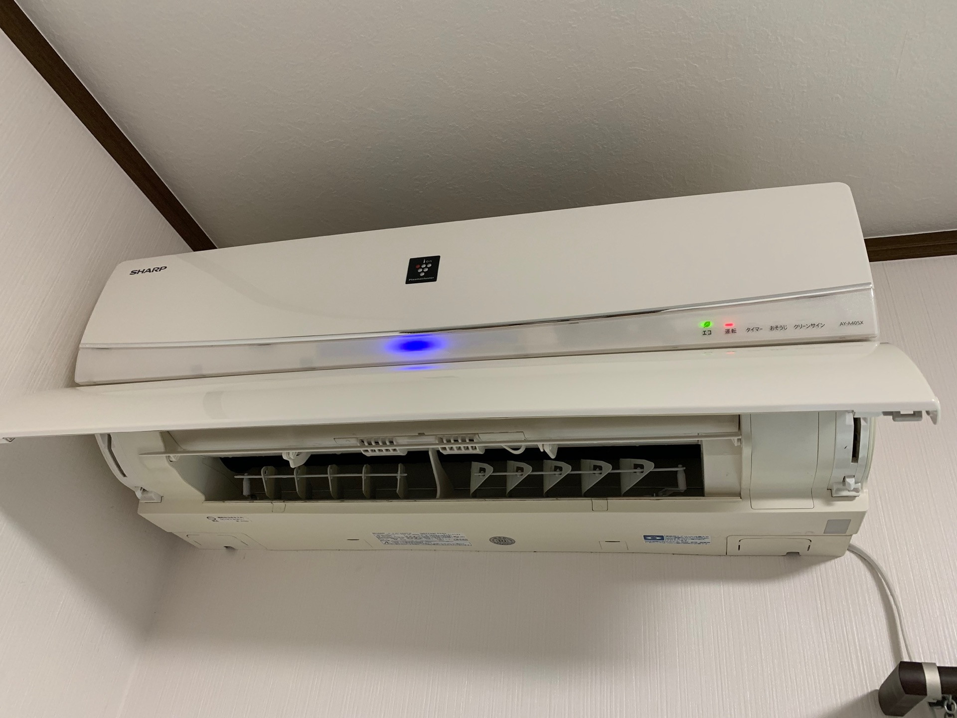 千葉市美浜区にてシャープのお掃除機能付きエアコンクリーニング