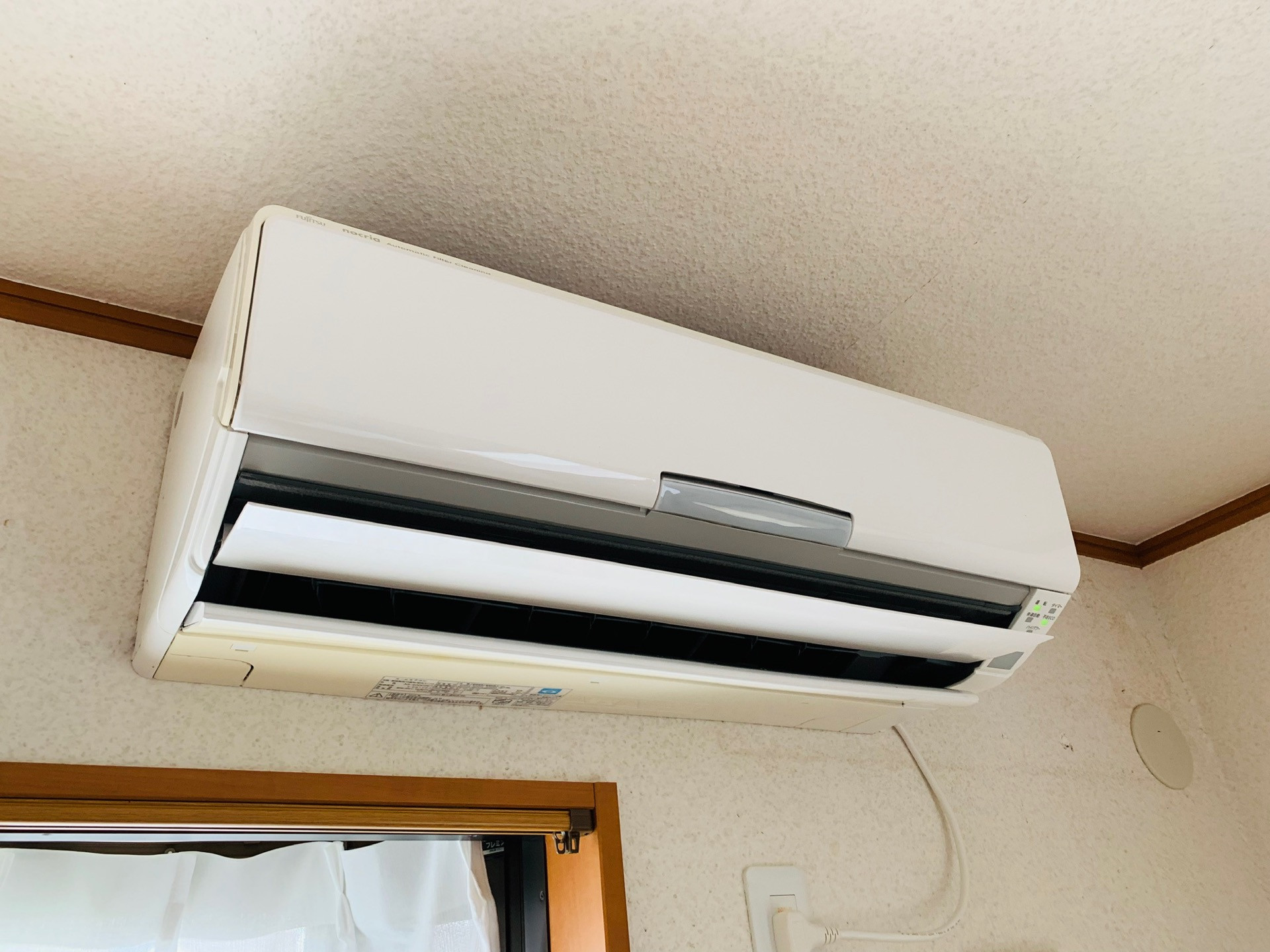 木更津市にて富士通のお掃除機能付きエアコンのクリーニング